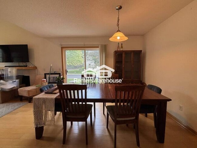 Building Photo - Rare Opportunity, Move Now into 2 bed 1.5 bath Townhome in Prior Lake!