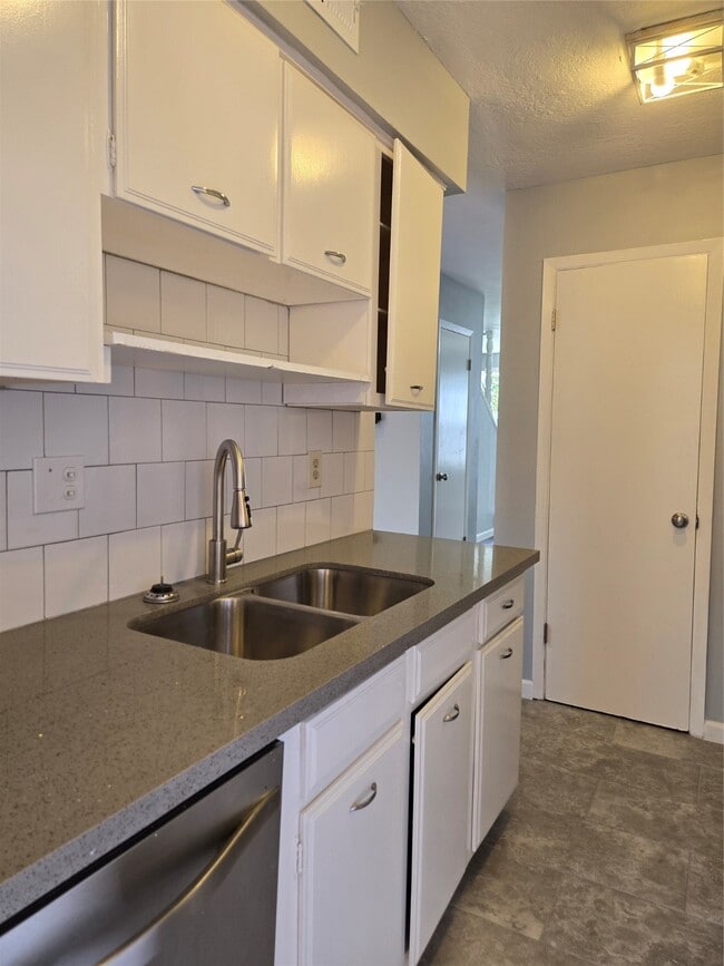 Building Photo - 1353 Ramada Dr