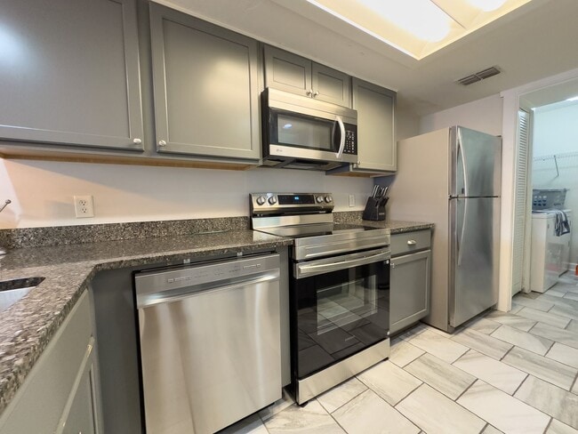 Building Photo - Somerset Village #1680