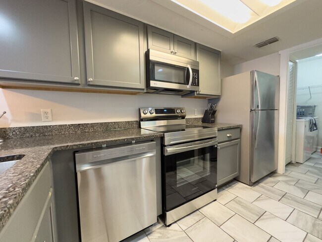 Foto del edificio - Somerset Village #1680