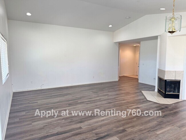 Foto del edificio - 3 Bed 2 Bath Home In Copper Hills!