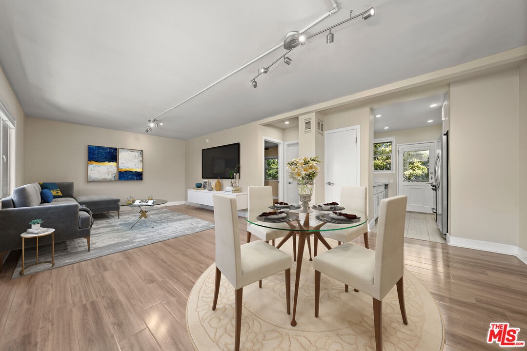 Foto principal - 8555 Sherwood Dr