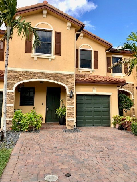 Foto principal - 3763 SE 2nd St