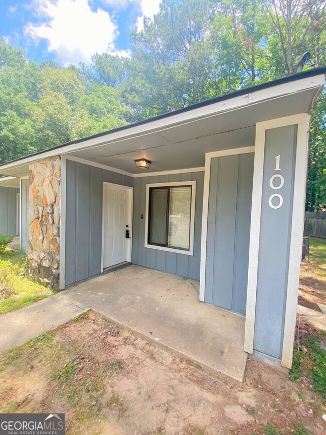 Building Photo - 100 Spring Ct