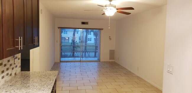 Building Photo - 1021 Crystal Lake Dr