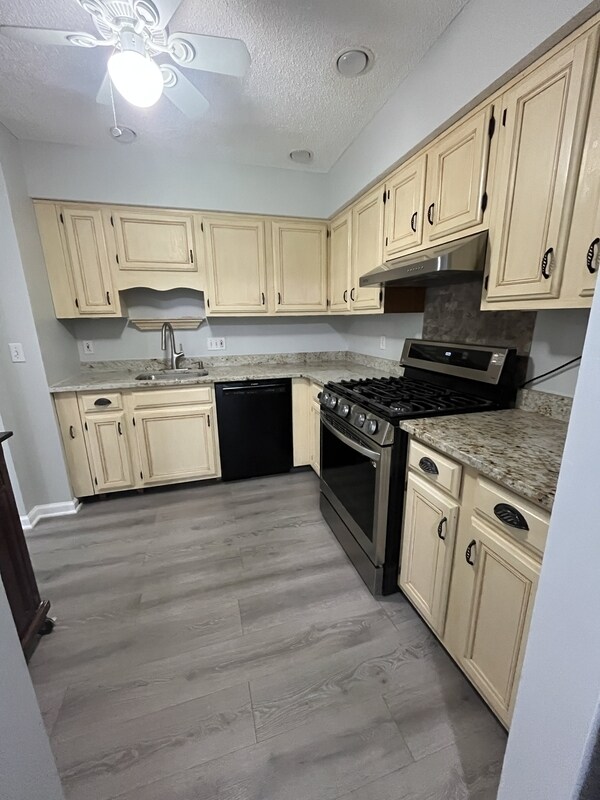 Foto del edificio - 3035 Squire Blvd
