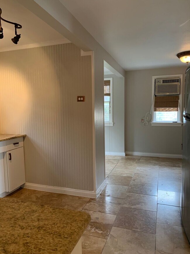 Foto del edificio - 902 1/2   E 43rd