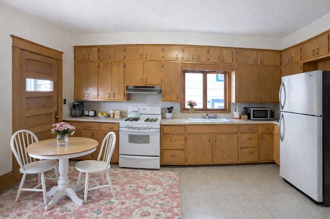 Foto del edificio - 1478 Van Buren Ave