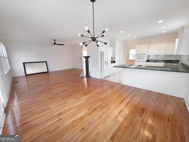 Foto del edificio - 136 Crumley St SE