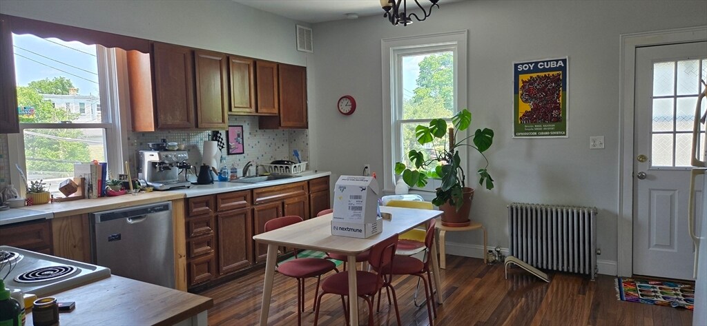 Foto principal - 109 Cushing St