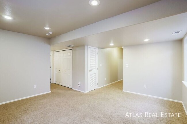 Foto del edificio - 6519 Passing Sky Dr