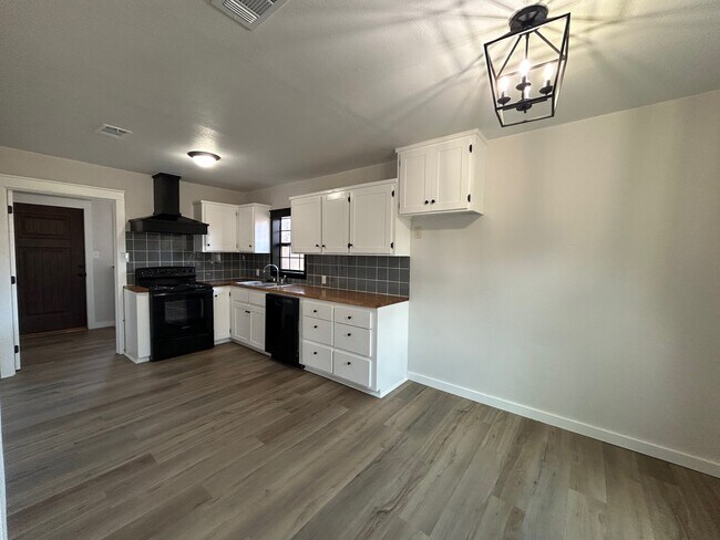 Foto del edificio - 117 S Main St