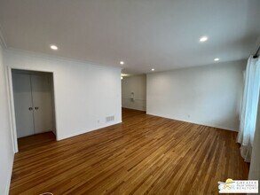 Building Photo - 1057 1/2 S Genesee Ave