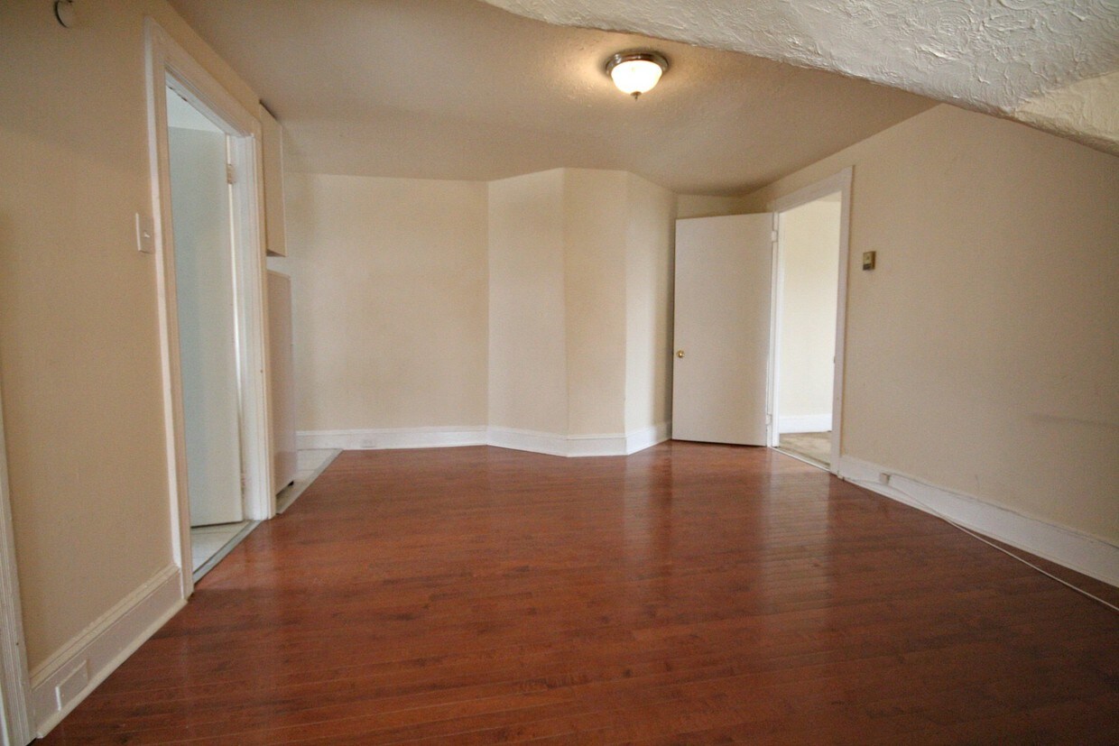 Primary Photo - 158 Montgomery Ave