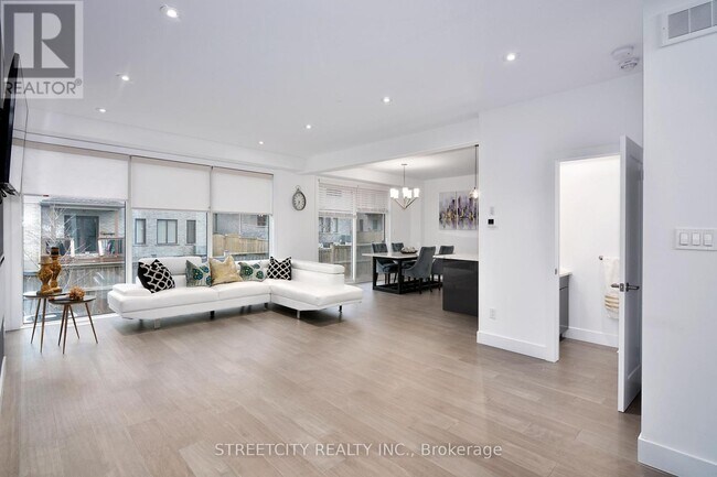 Building Photo - 1820 Canvas Way