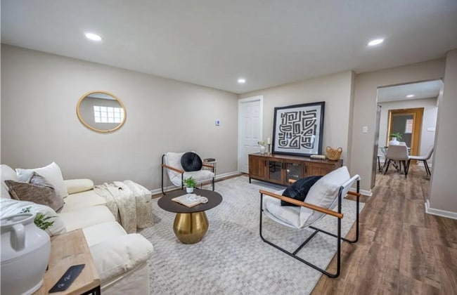 Foto del edificio - South Fayette Beauty! 4 bedrooms/2 baths