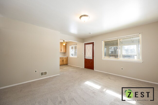 Foto del edificio - PRICE DROP!!! OPEN HOUSE SATURDAY 2/22/25 ...