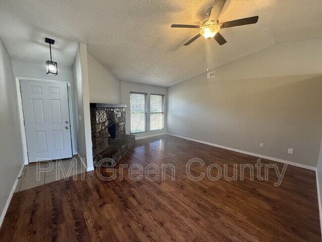 Foto del edificio - 316 W Austin St