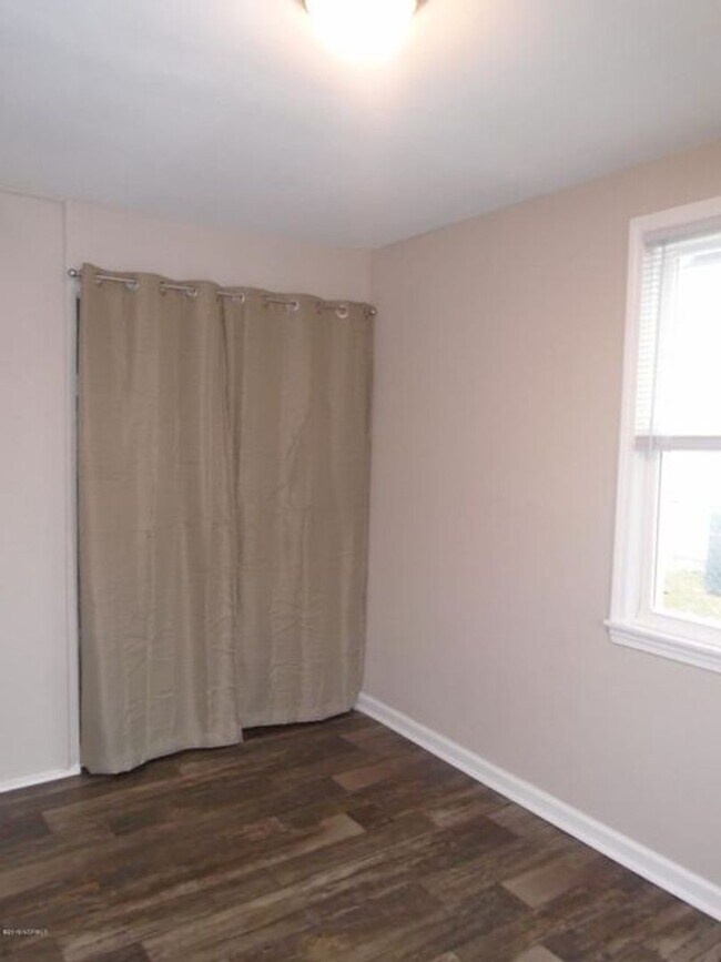 Foto del edificio - Cute 2 bedroom, 1 bathroom duplex that is ...