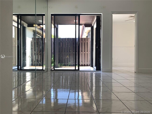 Foto del edificio - 4860 SW 152nd Pl  G-92 Miami Fl 33185