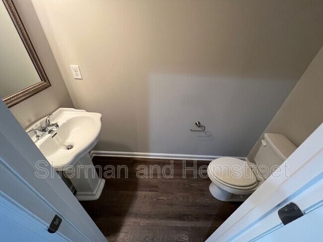 Foto del edificio - 672 Dobhill Ln
