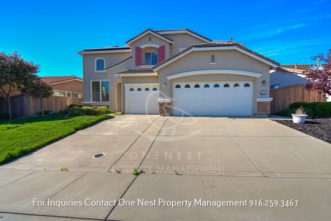 Building Photo - Fantastic - one of a kind 5 bdrm 4 bth home with pool
