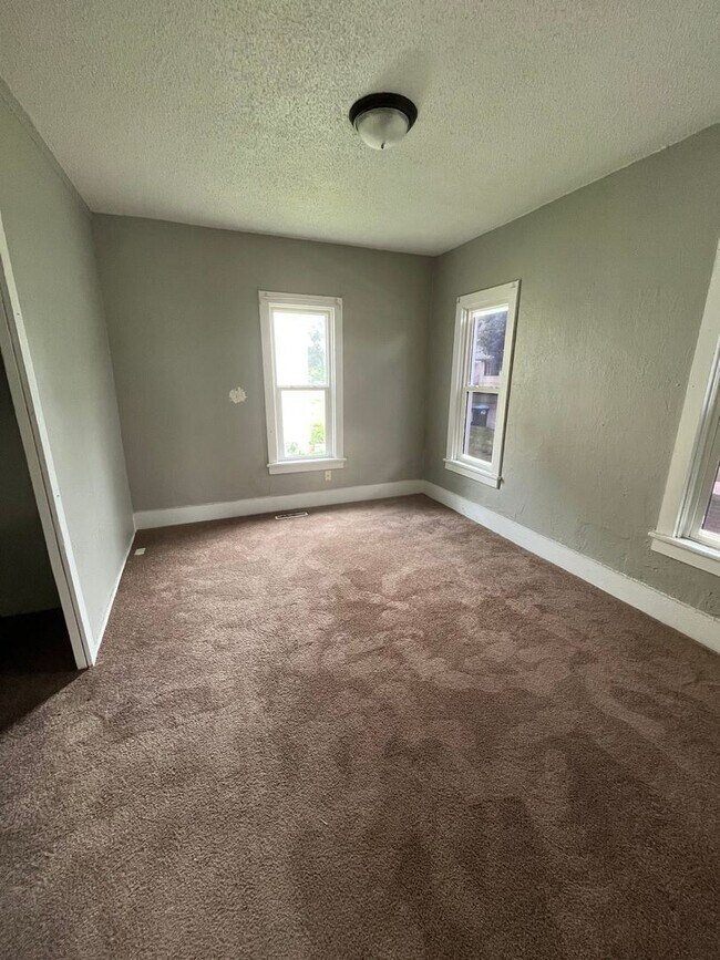 Foto del edificio - 2 br, 1 bath House - 1400 3rd Ave S