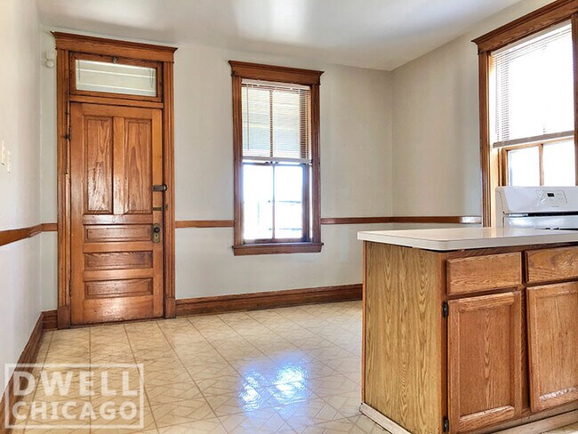 Foto del edificio - 2334 W Belden Ave