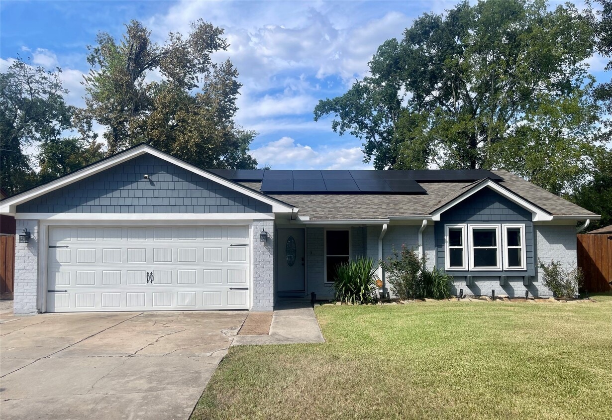 Primary Photo - 13114 Pantano Dr