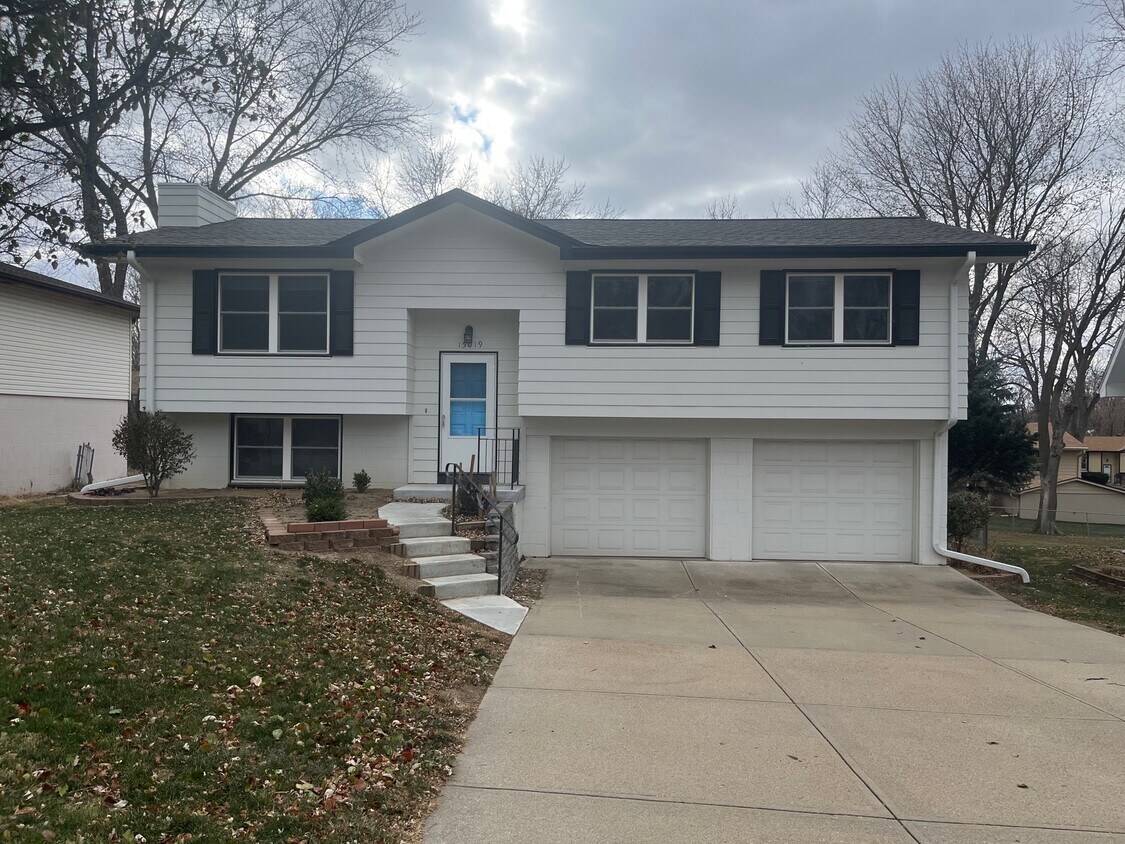 15019 Chicago Cir, Omaha, NE 68154 House for Rent in Omaha, NE