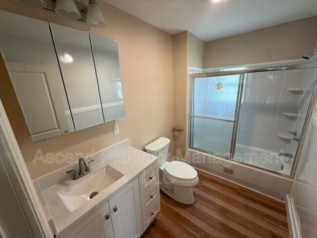 Foto del edificio - 557 N Willow St