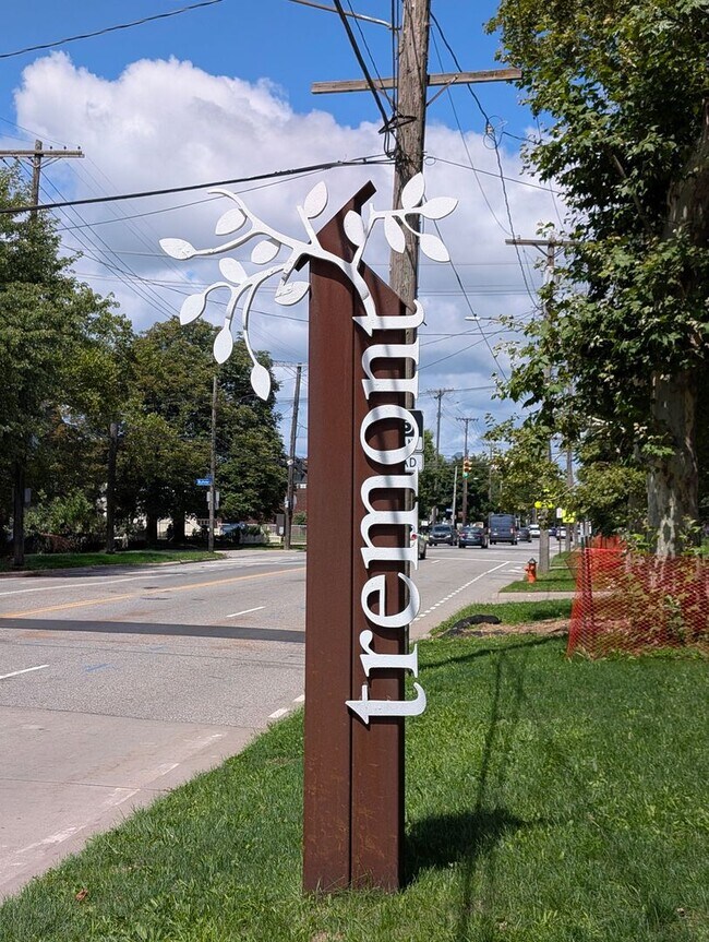 Foto del edificio - 1431 Rowley Ave