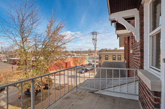 Building Photo - 4918 Tholozan Ave