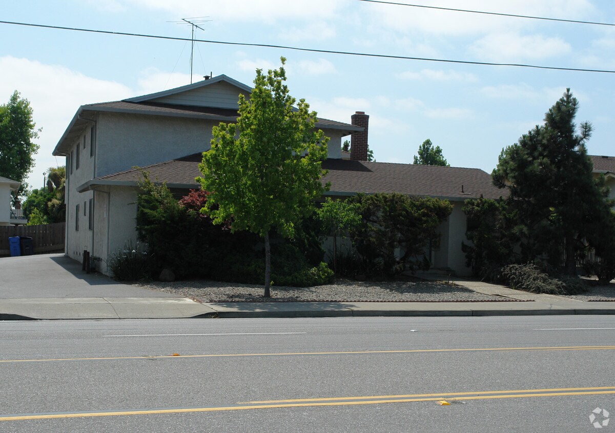 Foto principal - 540 S Fairoaks Ave