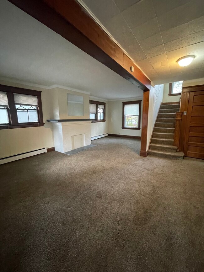 Building Photo - 142 Winspear Ave