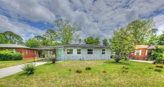 Building Photo - 3919 Skycrest Dr