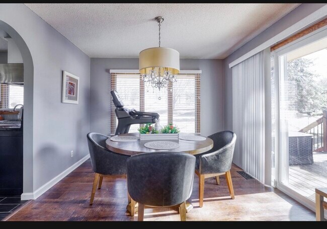 Foto del edificio - 9240 Chesshire Ln N