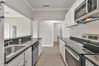 Building Photo - 329 E Washington Ave