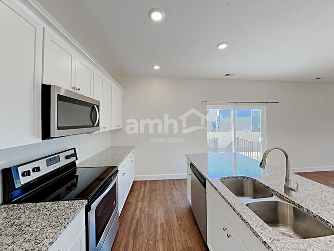 Building Photo - 2434 E Tumbleweed Rd