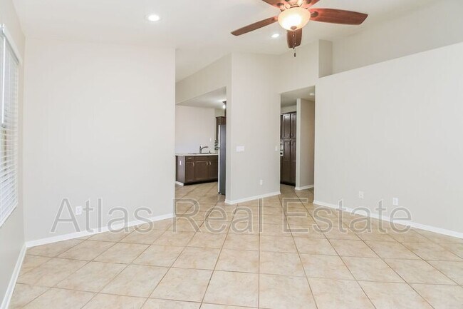 Foto del edificio - 8658 E Capri Ave