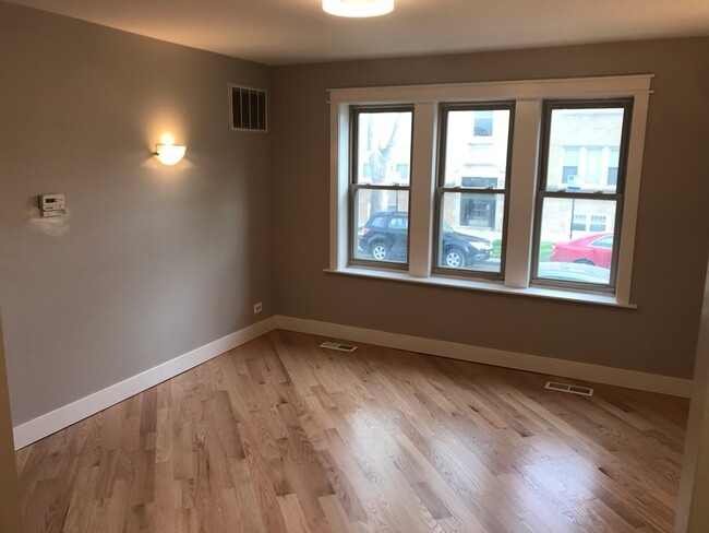 Foto del edificio - 2449 W Ardmore Ave