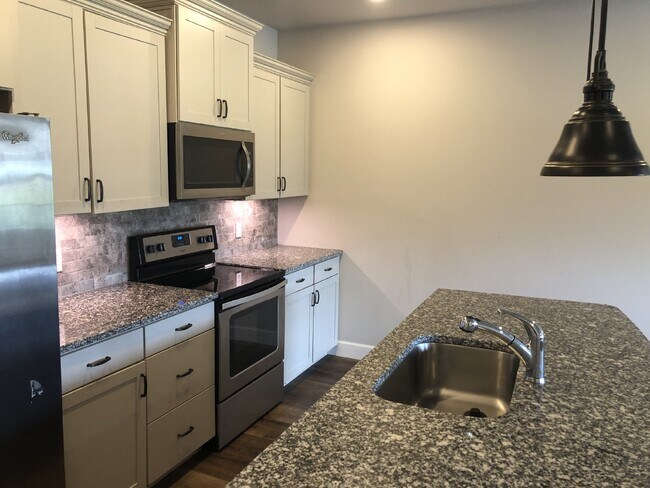 Foto del edificio - 1 BD 1 BA CONDO AVAILABLE AT PEACEFUL CYPRESS RIDGE LOCATION