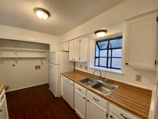 Kitchen - 1809 West Spring Creek Parkway