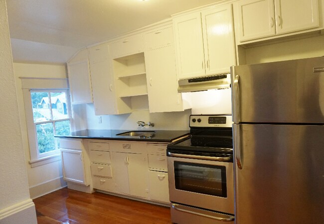 Foto del edificio - 12323 A St S