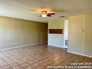 Foto del edificio - 4827 Blue Spruce Dr