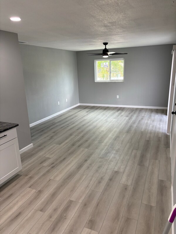 Foto del edificio - 460 Base Ave E