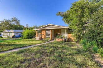Building Photo - 1423 Westmoor Dr