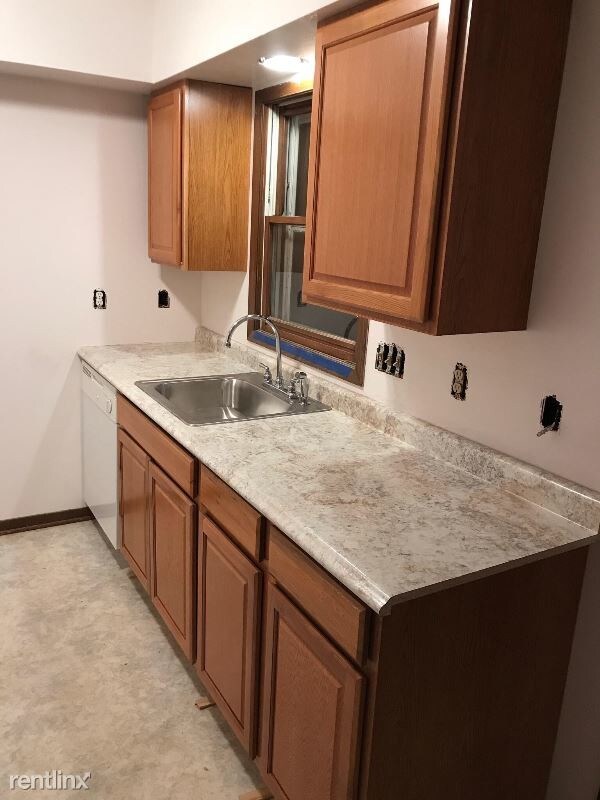 Building Photo - 2 br, 1 bath Apartment - 240 Westbrook Drive