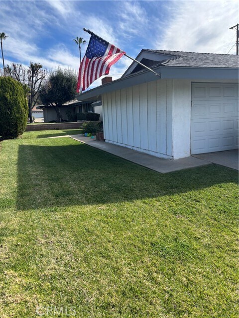 Building Photo - 720 E Cypress Ave