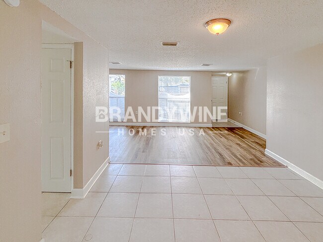 Foto del edificio - 6135 Seabreeze Dr